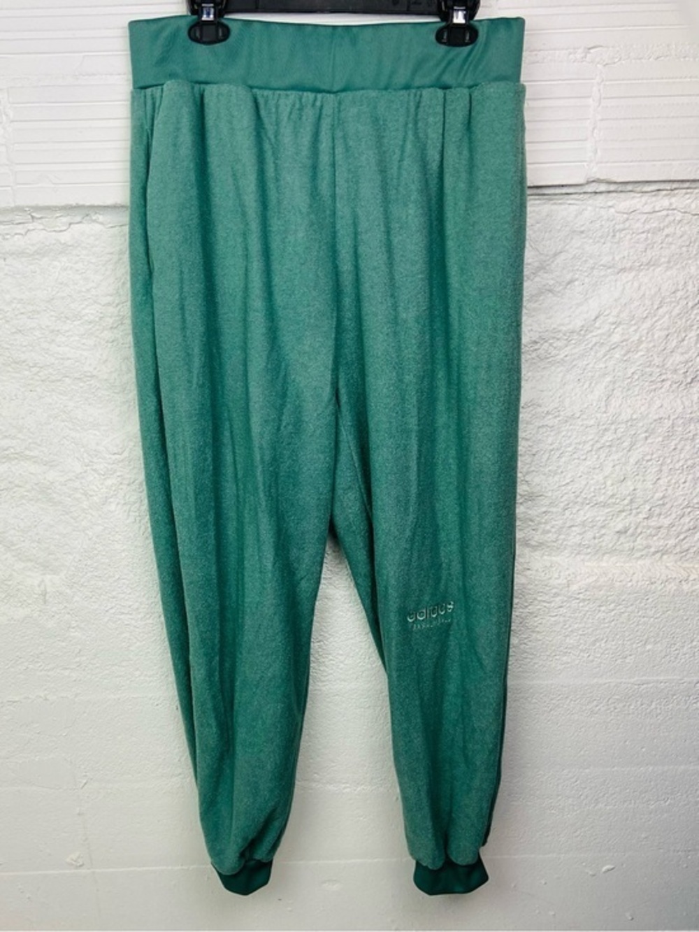 NWT adidas terry cloth Green Women’s basketball Track Joggers size XL